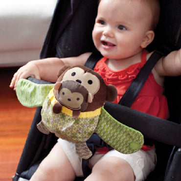 skip hop activiteiten knuffel stroller toy monkey